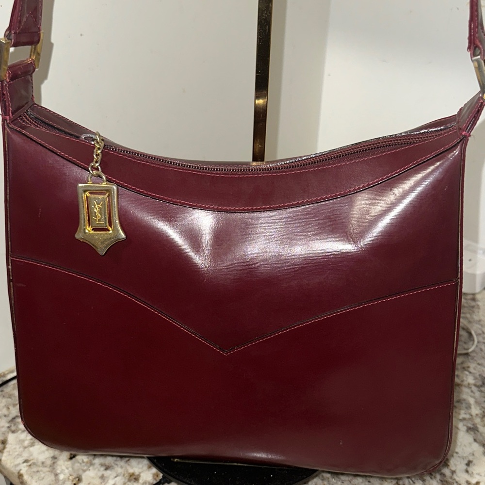 Yves Saint Laurent Deep Red Leather Shoulder Bag PRE-OWNED.